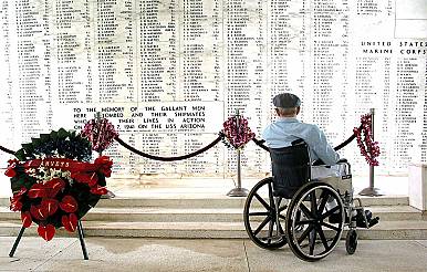 1200px-US_Navy_040120-N-0879R-009_Pearl_Harbor_survivor_Bill_Johnson_stares_at_the_list_of_names_inscribed_in_the_USS_Arizona_Memorial
